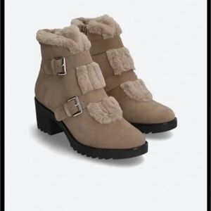 Violet & Red Hailey Suede Ankle Boots Lug Sole Beige Sz 8